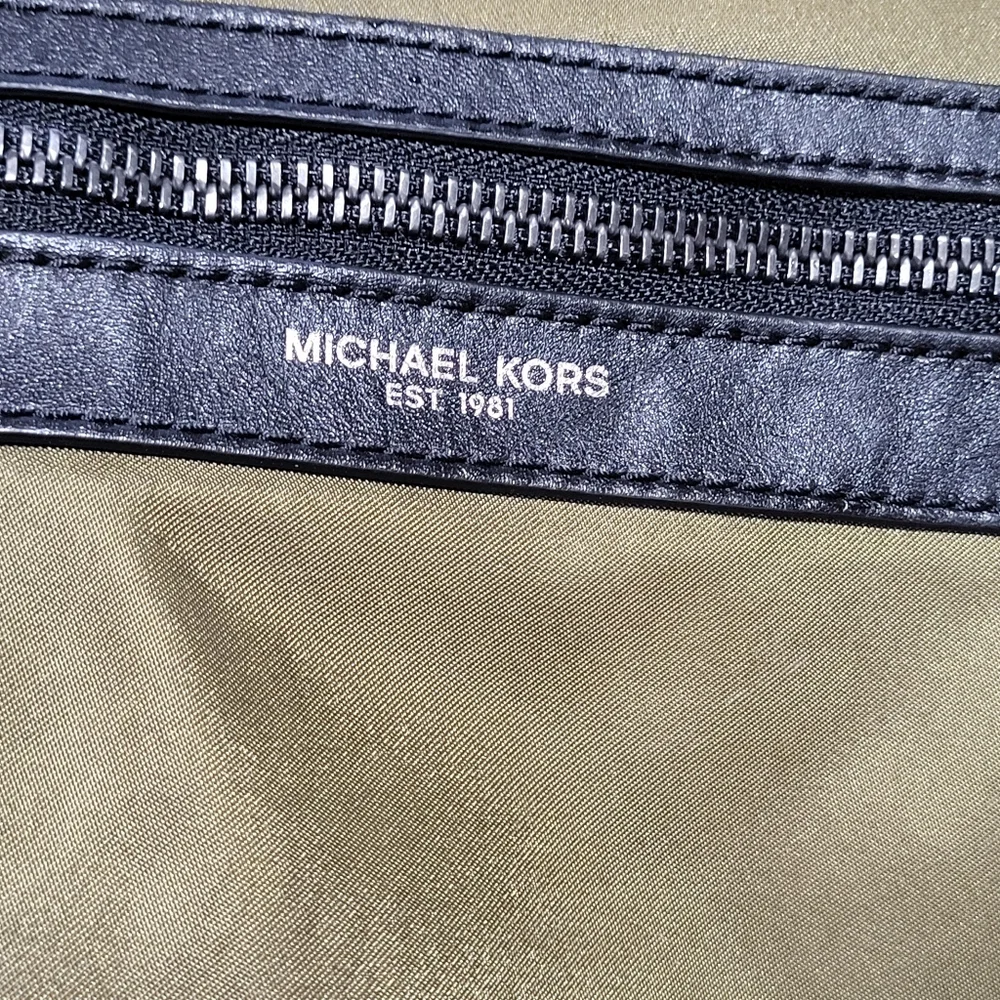 MICHAEL KORS KENT MK Messenger Shoulder Bag Military Army Green Nylon
